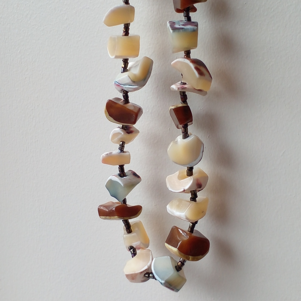 Fossilized, shell handmade necklace, hangs 14", rare style, rare stone. - Picture 1 of 5
